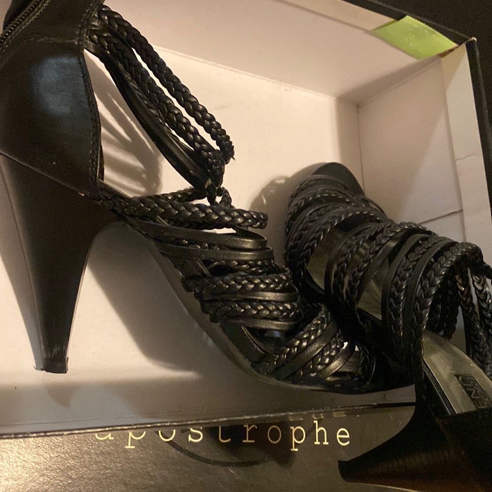 Ladies black heel with zipper detail
